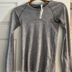 Lululemon Gray Women's Long sleeve swiftly tech.